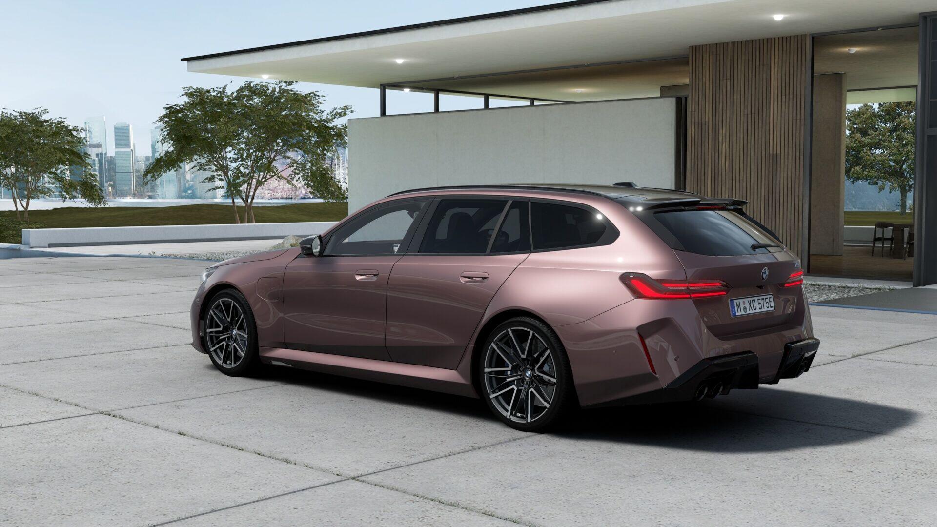 BMW M5 view 3