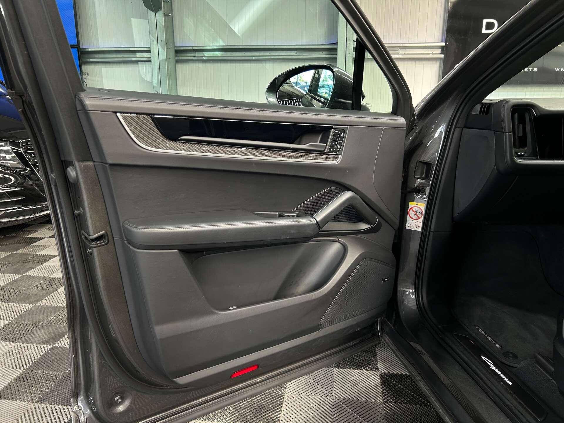 Porsche Cayenne view 43