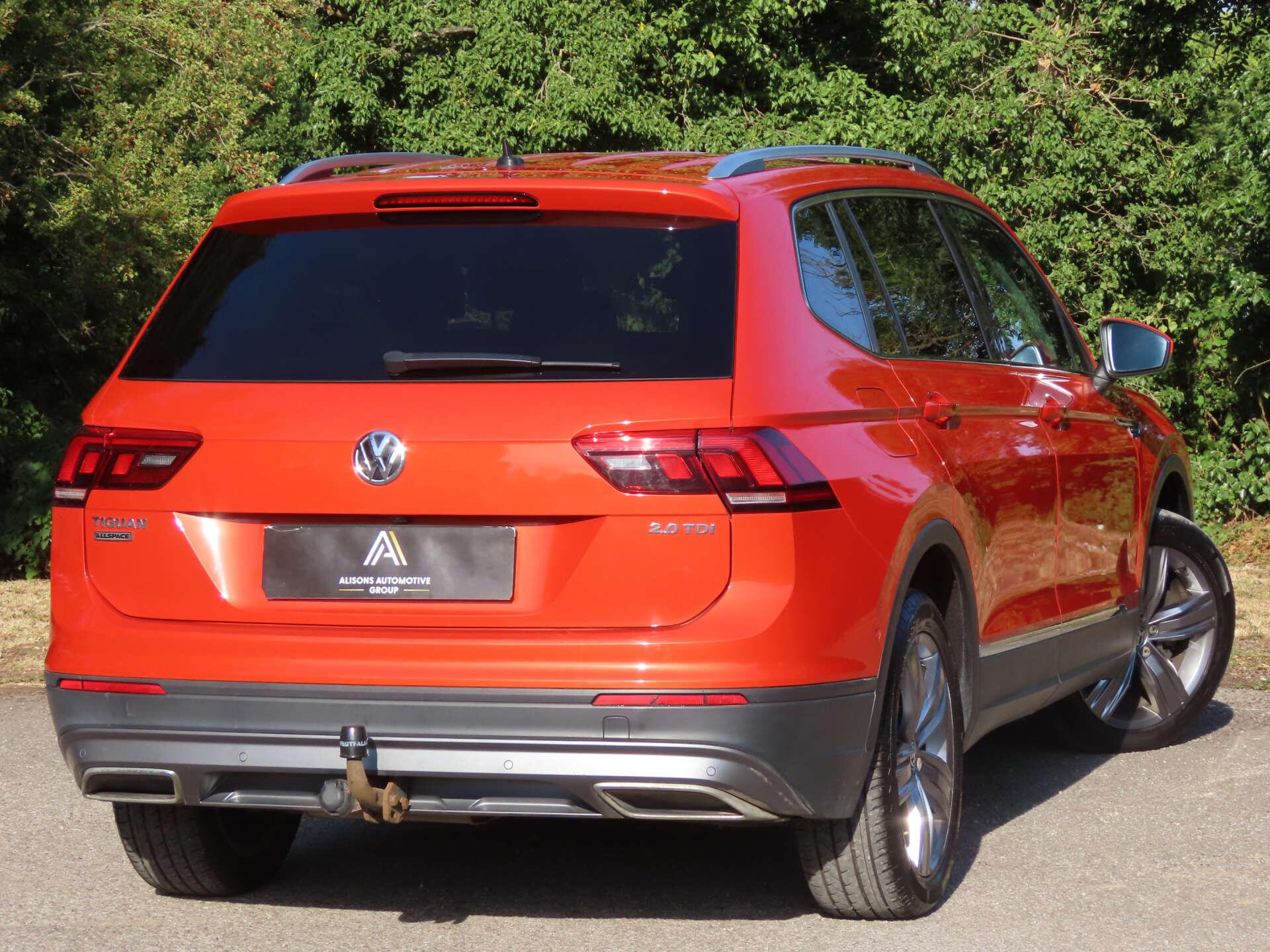 Volkswagen Tiguan Allspace view 4