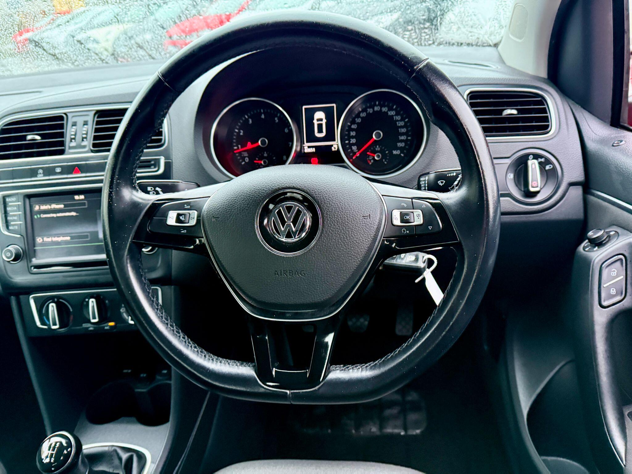 2015 Volkswagen Polo image 32