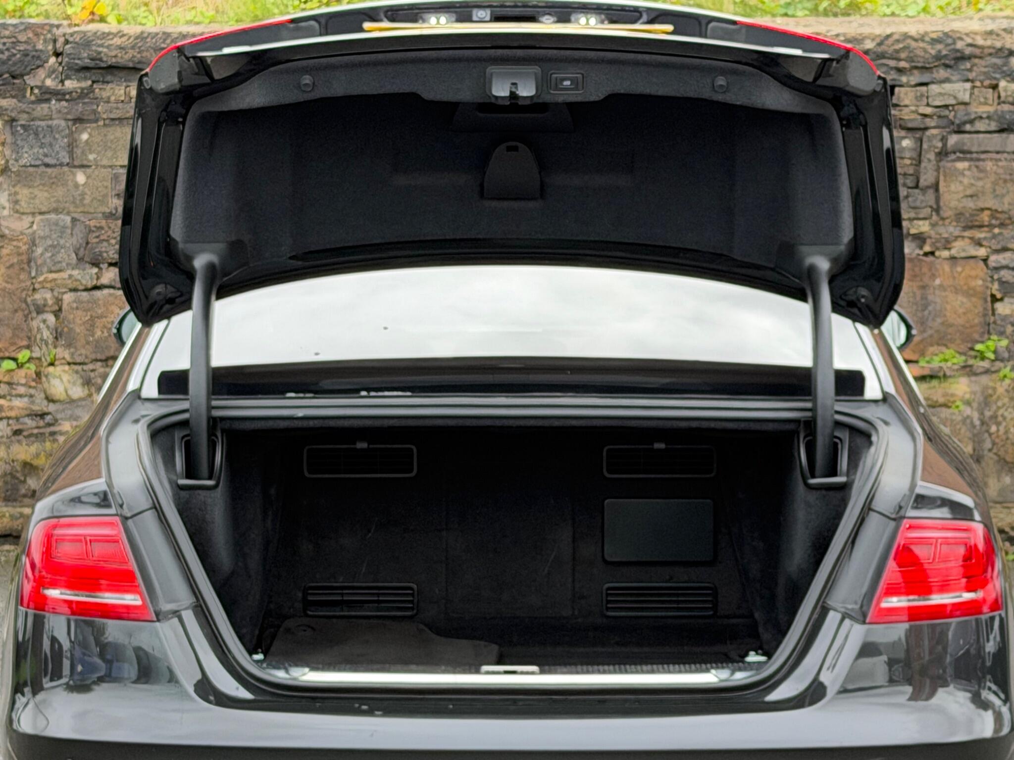 Audi A8 view 20