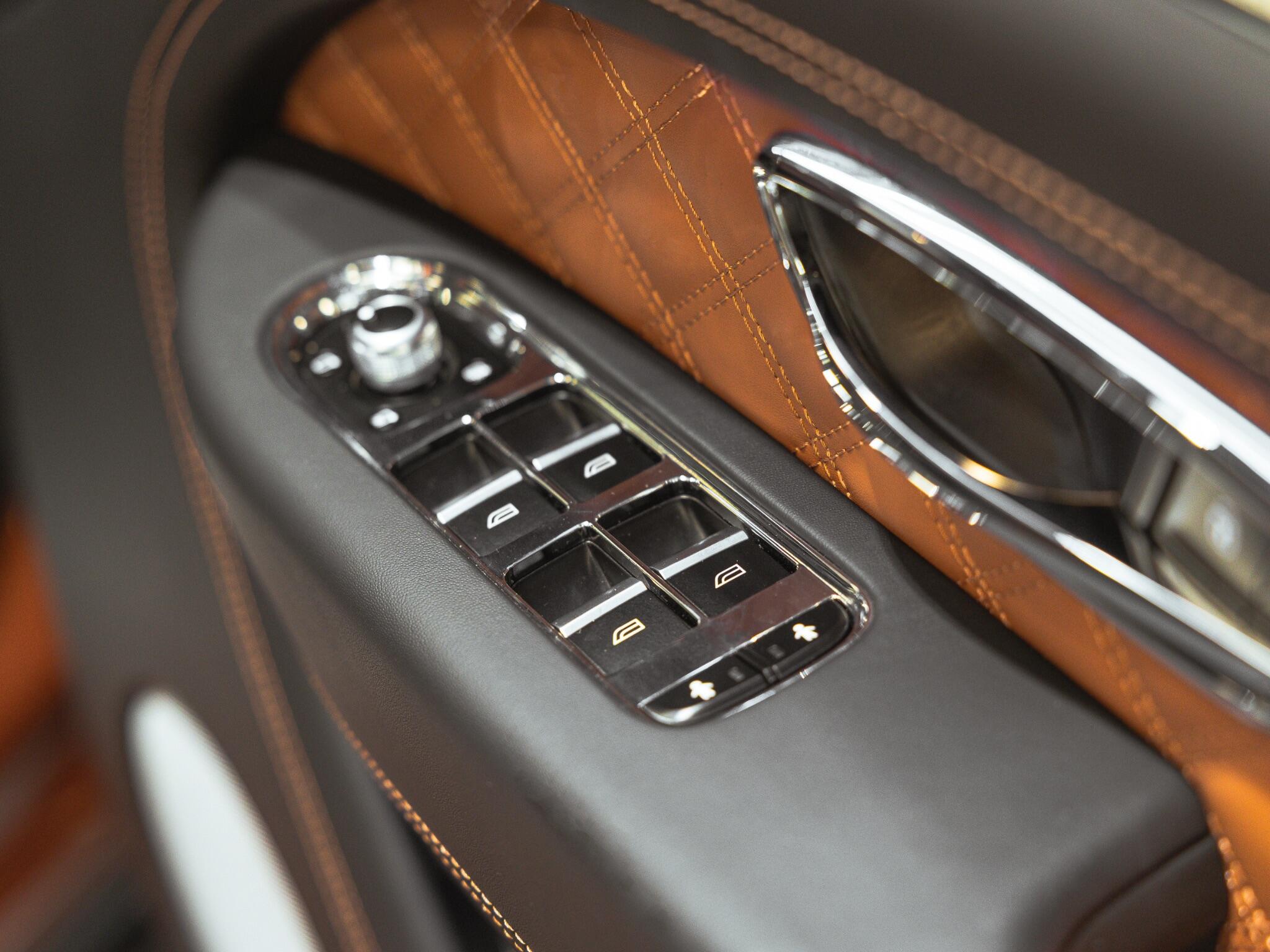 Bentley Bentayga view 20