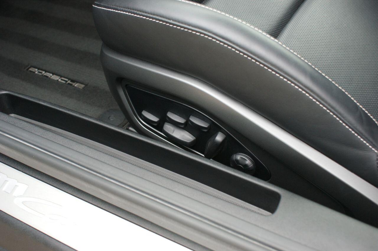 Porsche 911 view 50