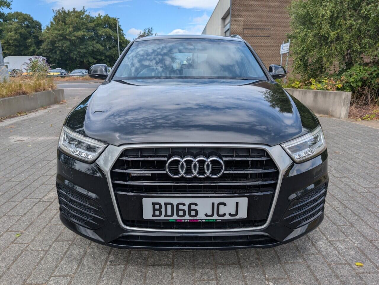 Audi Q3 view 19