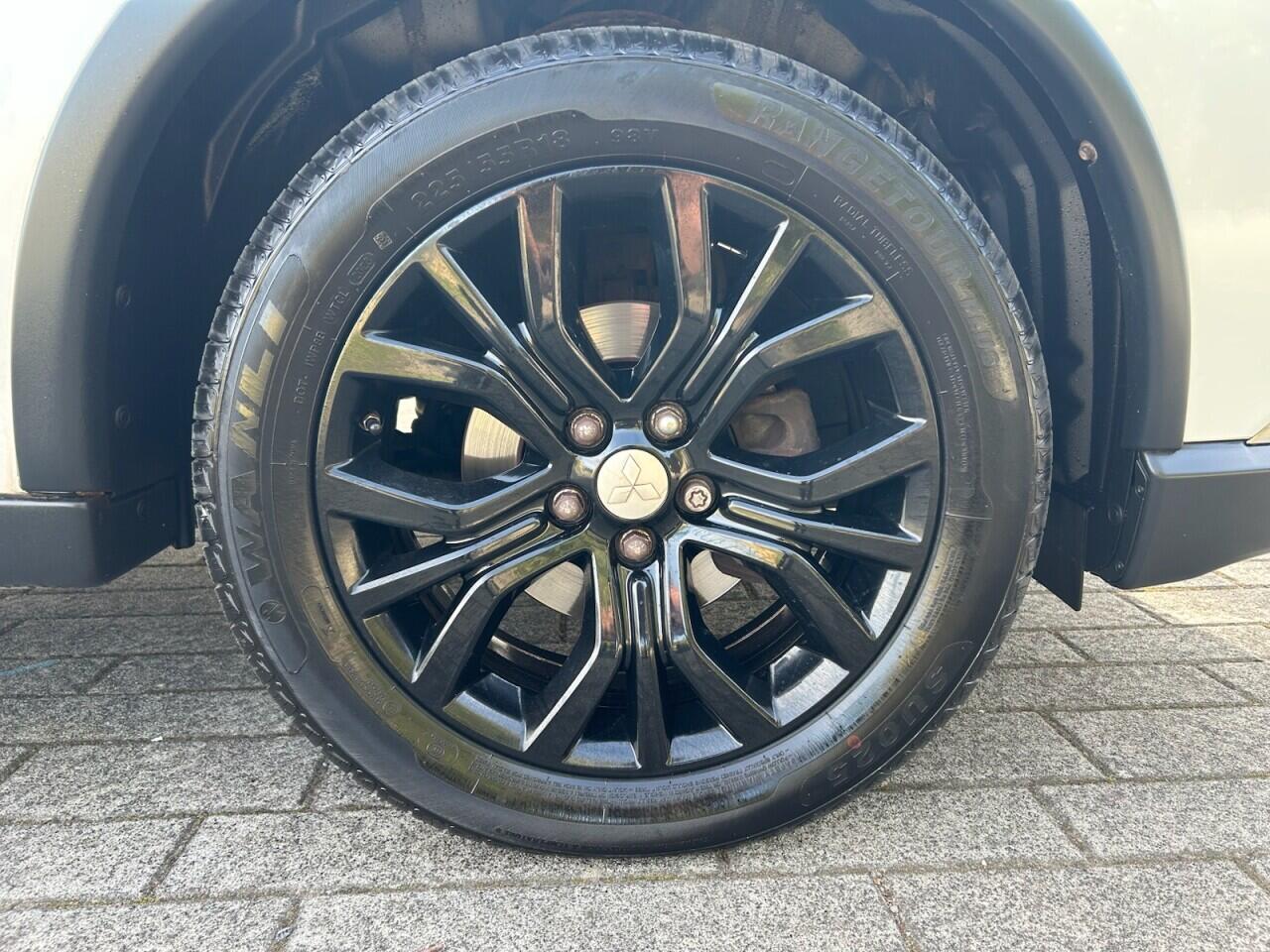 Mitsubishi Outlander view 33