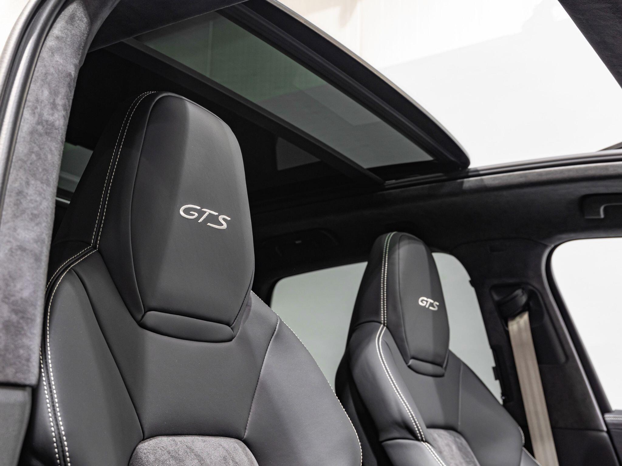 Porsche Cayenne view 3