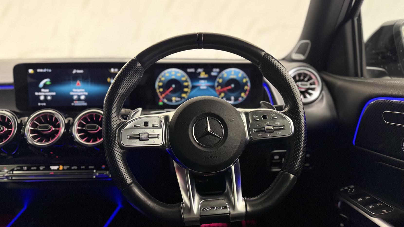 Mercedes-Benz GLB view 21