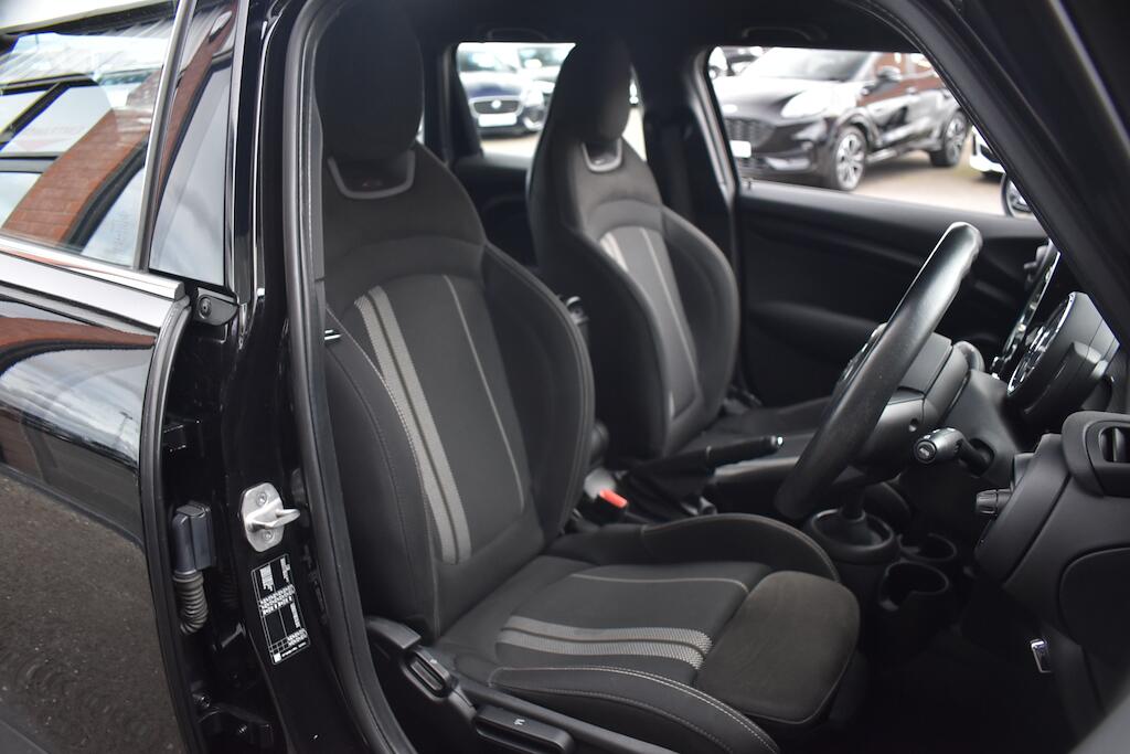 Mini Hatch view 9