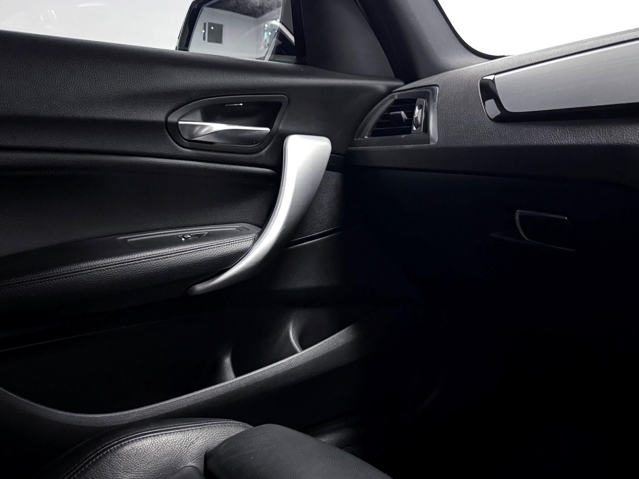BMW 1 Series view 24