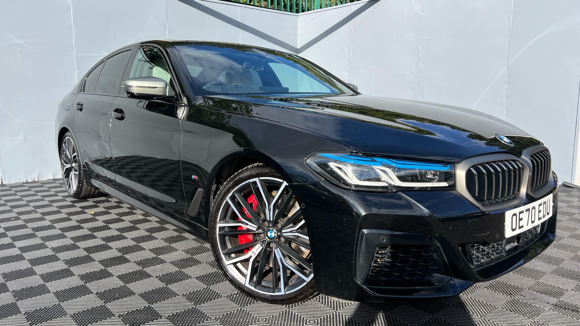BMW 5 Series view 24
