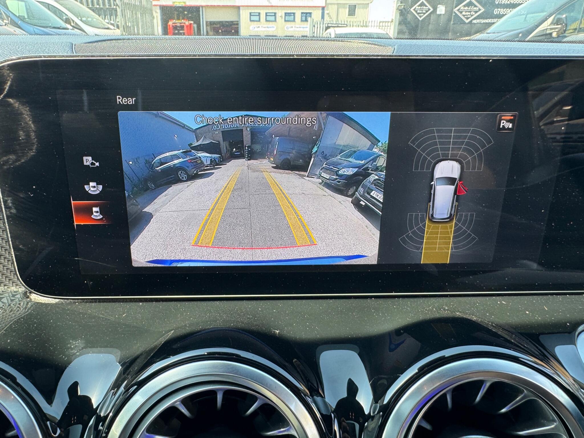 Mercedes-Benz GLB view 43