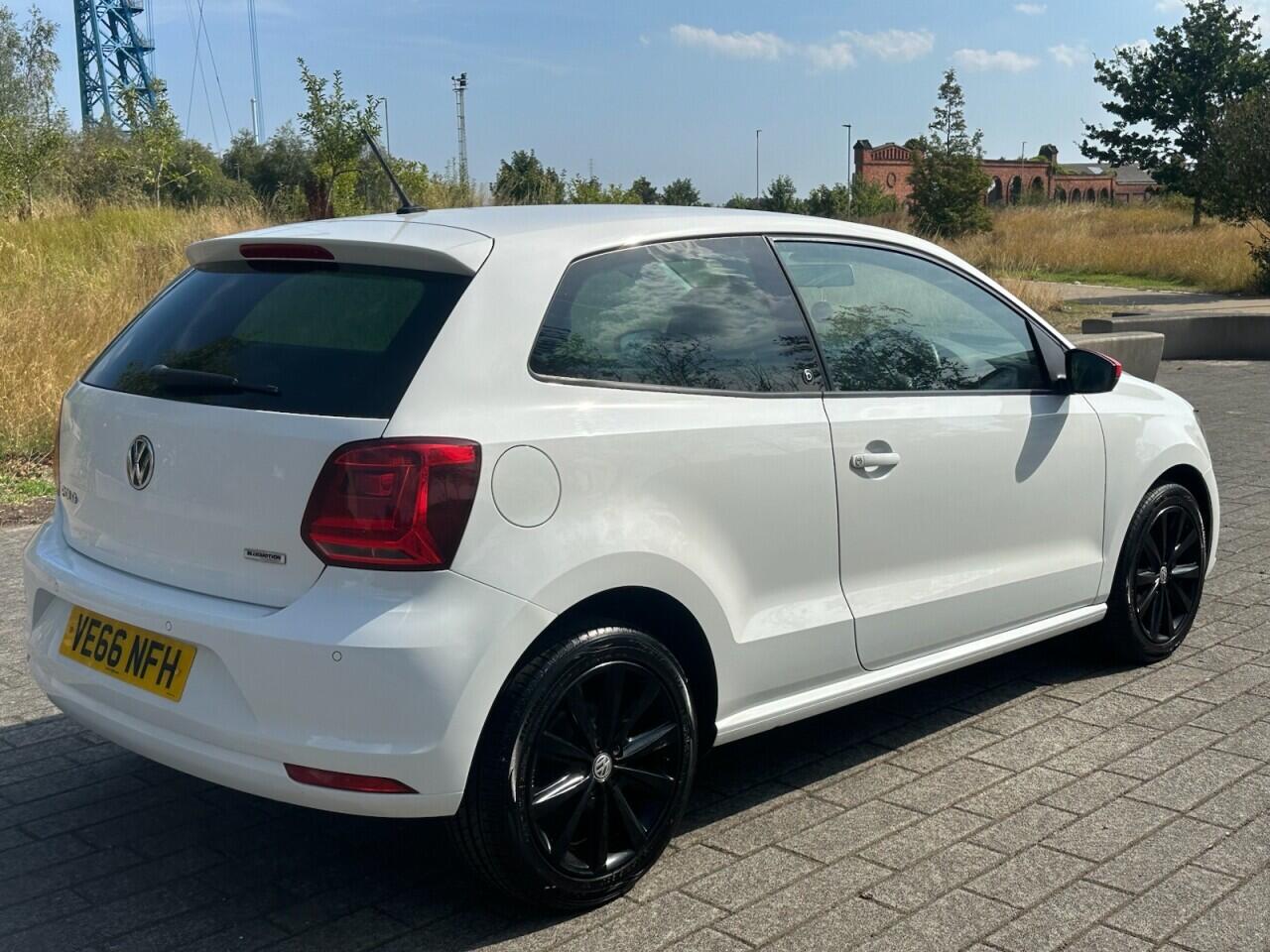 Volkswagen Polo view 9