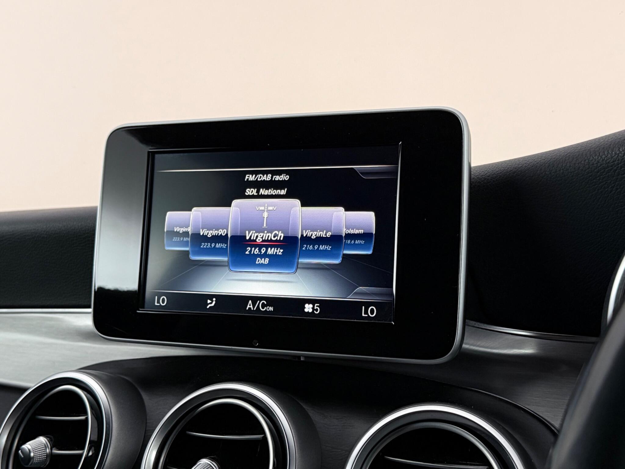 Mercedes-Benz C-Class view 28