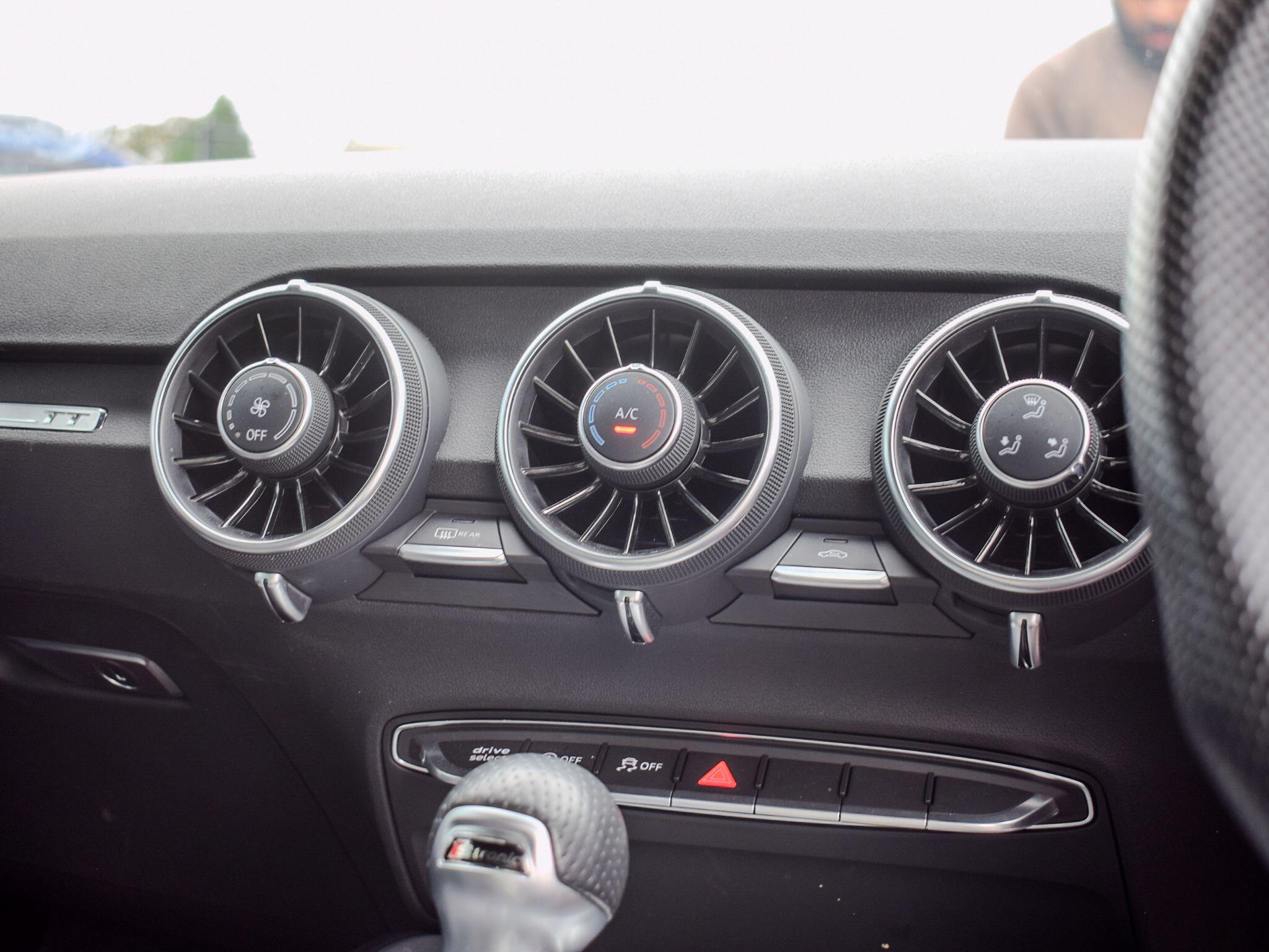 Audi TT view 21