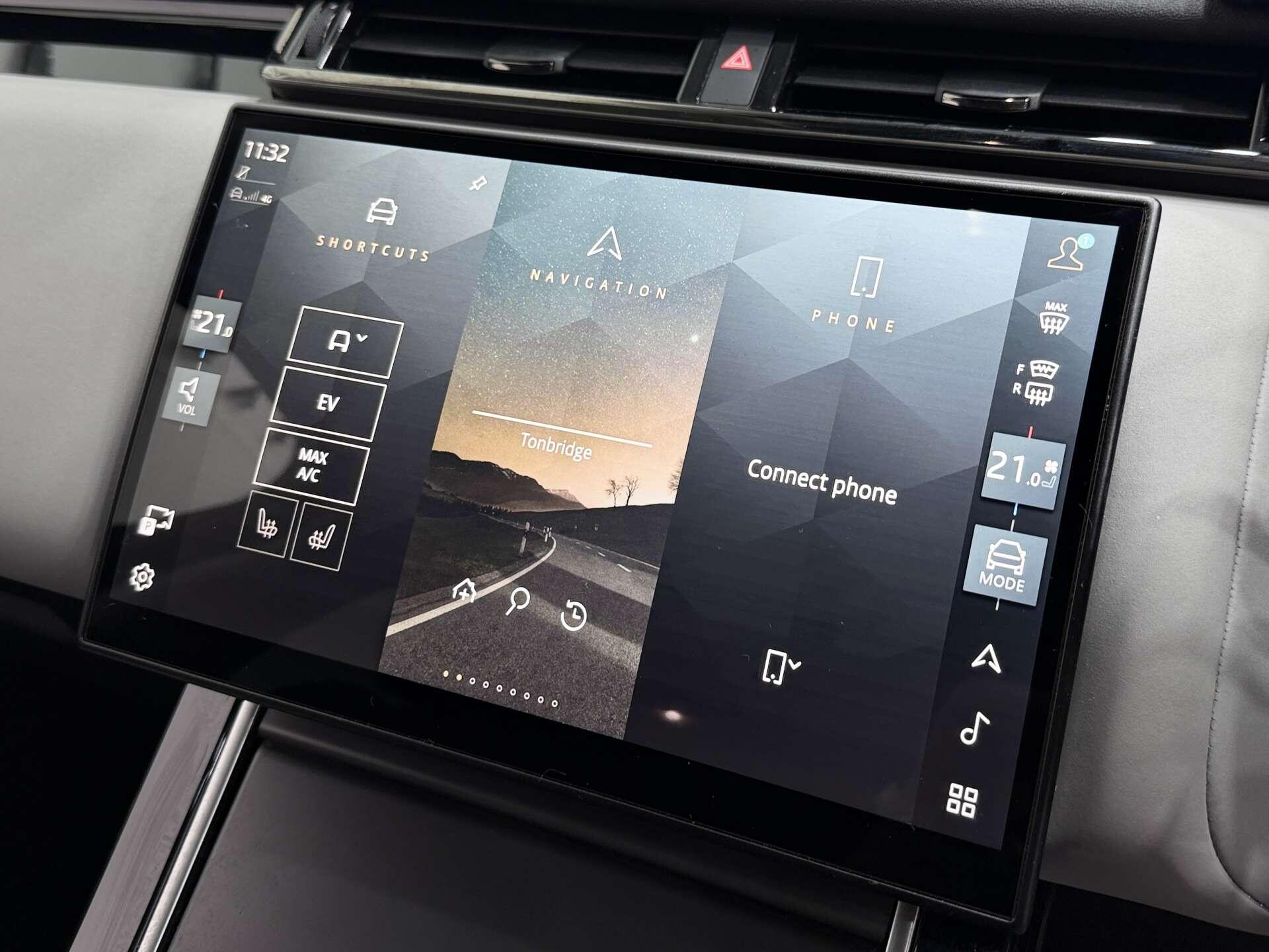 Land Rover Range Rover Velar view 41