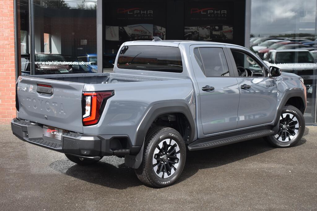 Toyota Hilux view 6