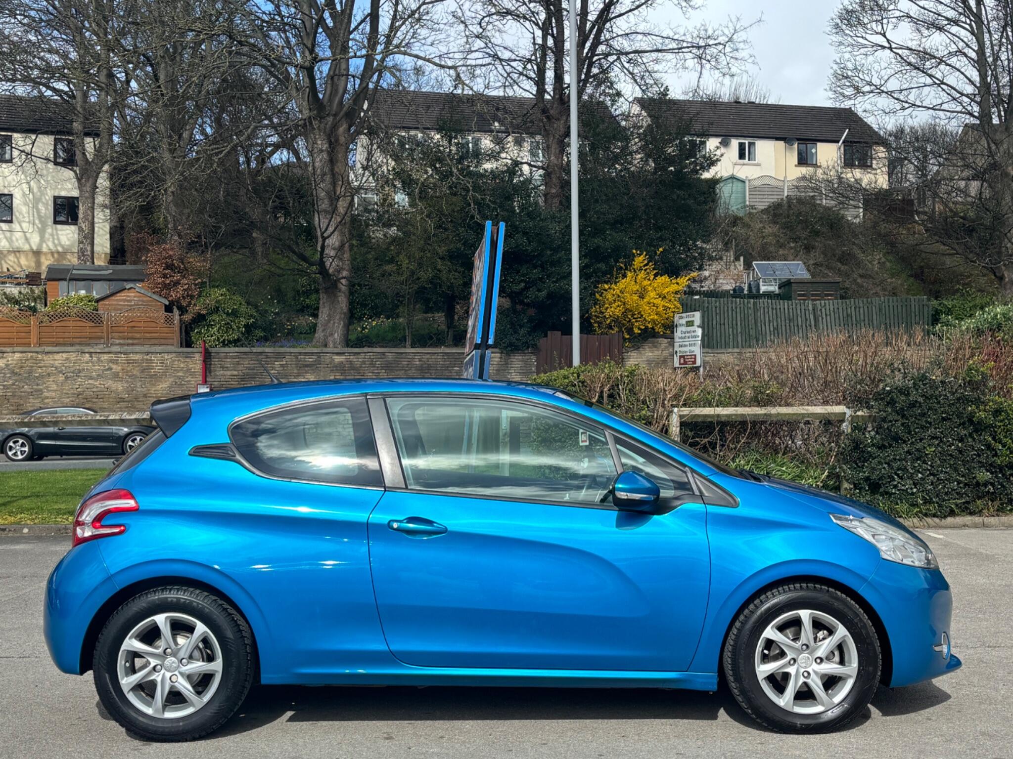 Peugeot 208 view 7