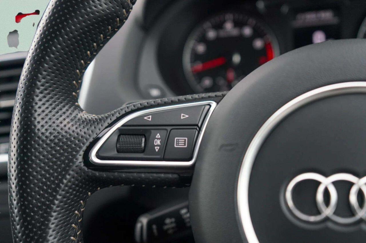 Audi Q3 view 18