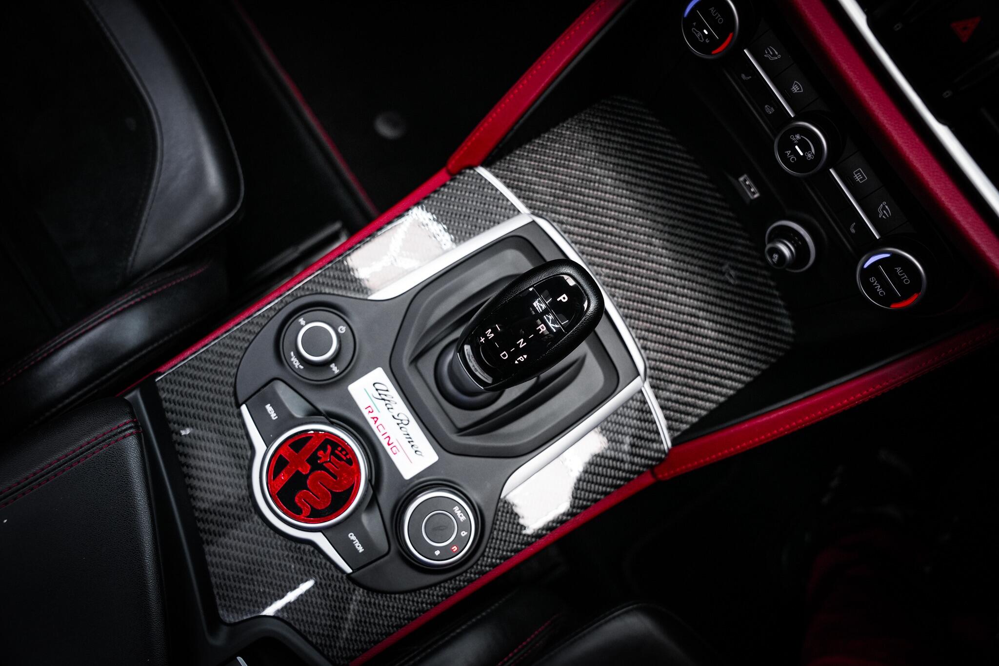 Alfa Romeo Stelvio view 5