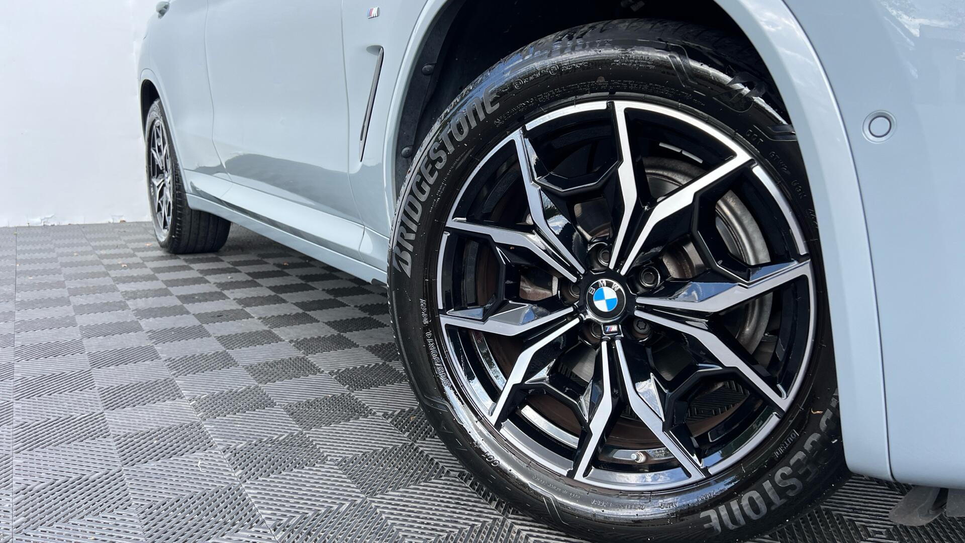 BMW X3 view 25