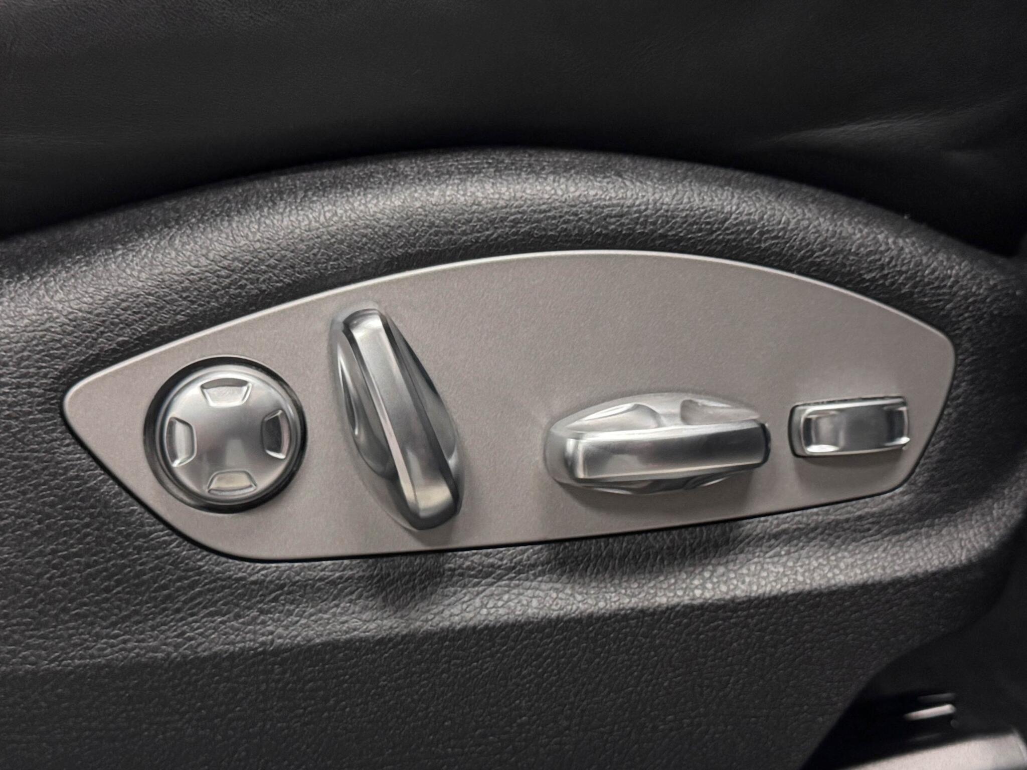 Porsche Macan view 16