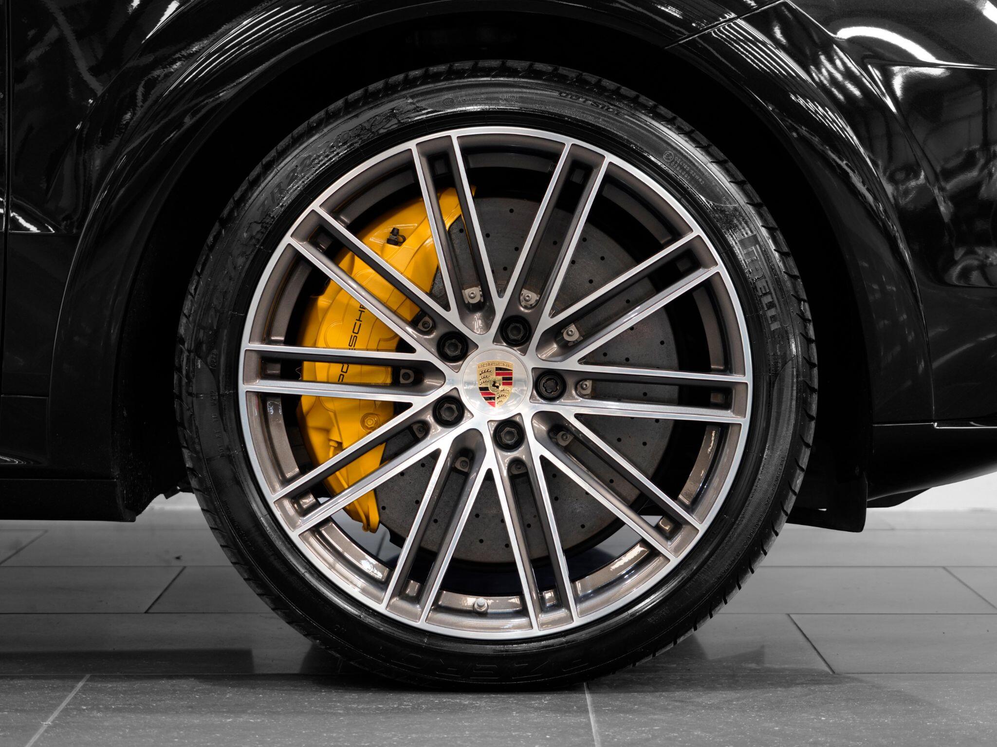 Porsche Cayenne view 3