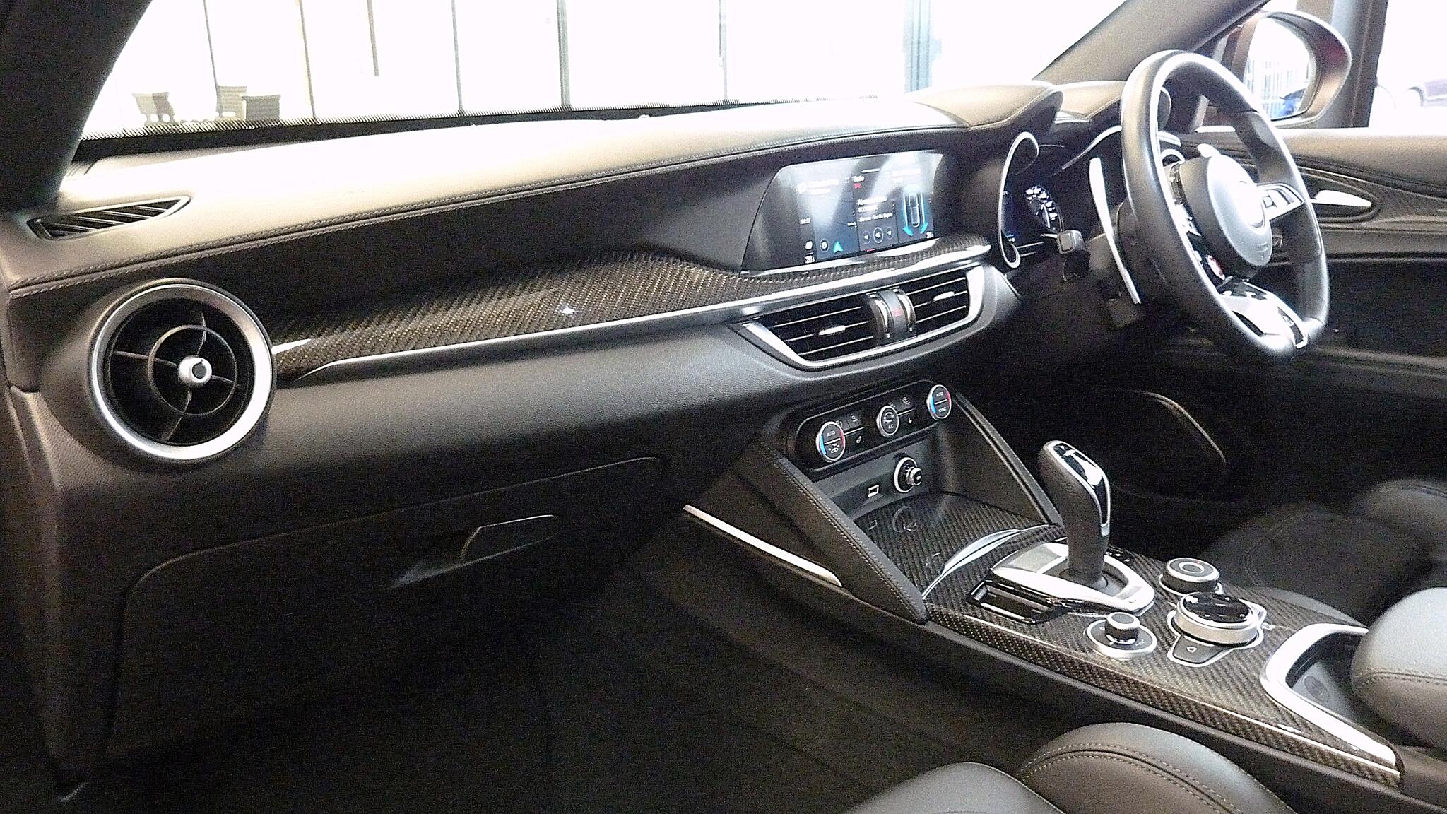 Alfa Romeo Stelvio view 3