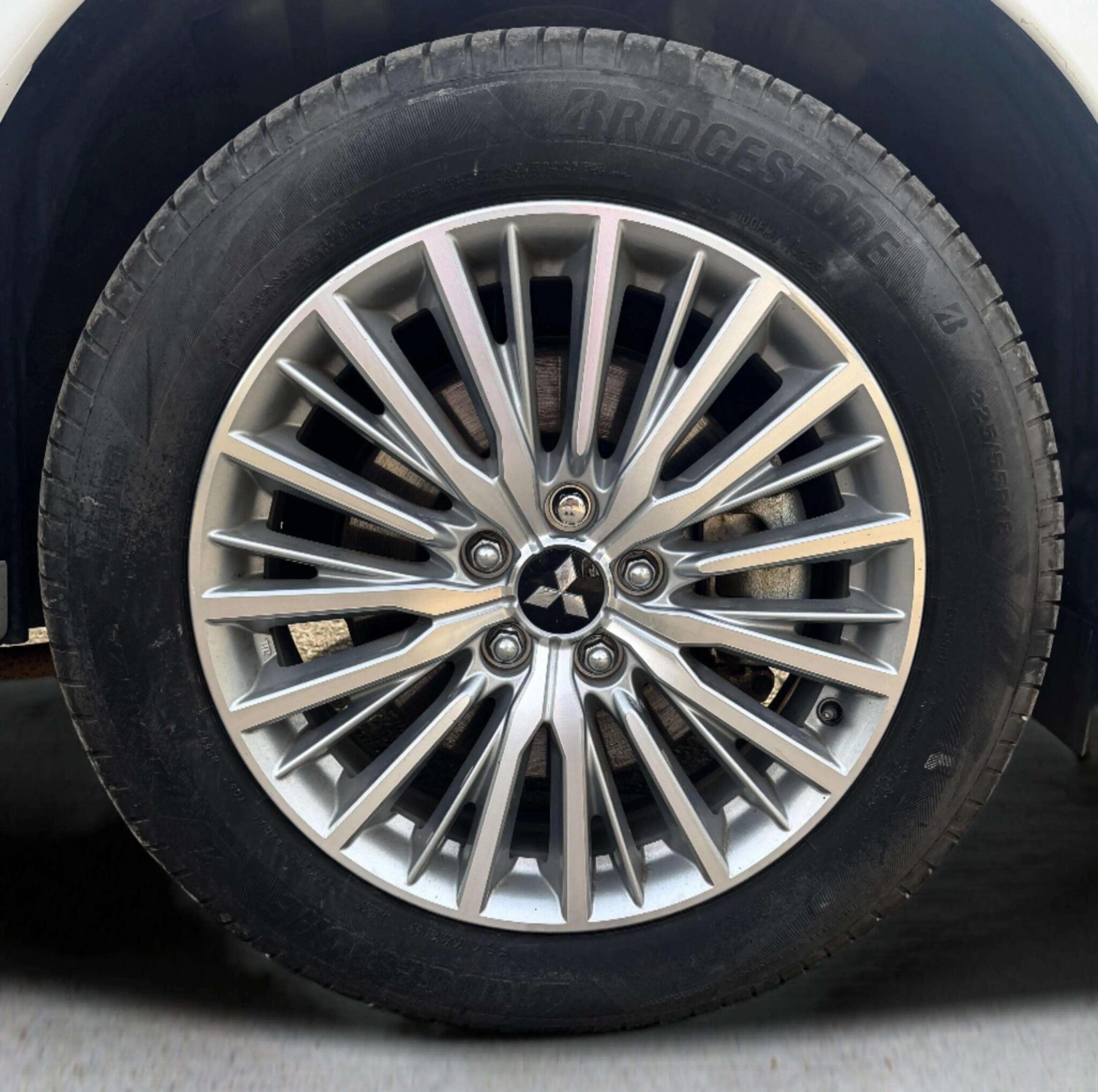 Mitsubishi Outlander view 81