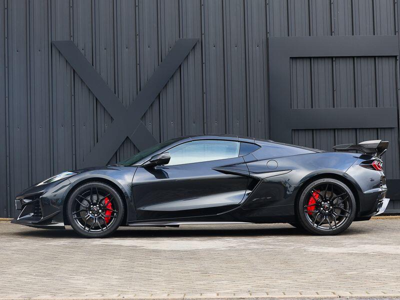 Chevrolet Corvette view 5