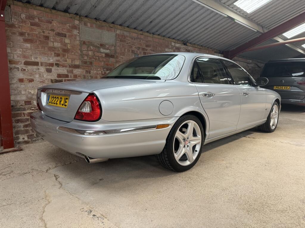 Jaguar XJ view 16