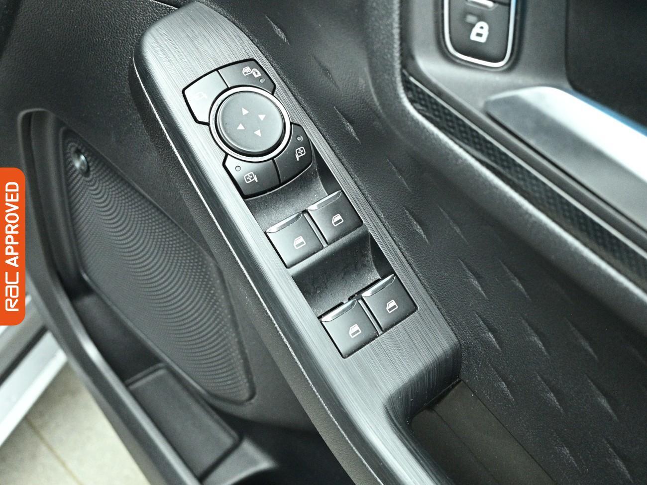 Ford Kuga view 25