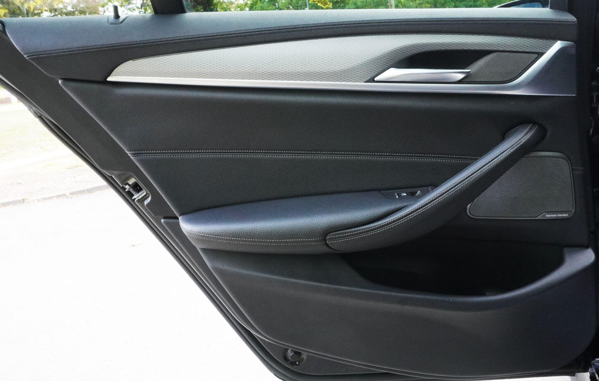 BMW 5 Series view 76