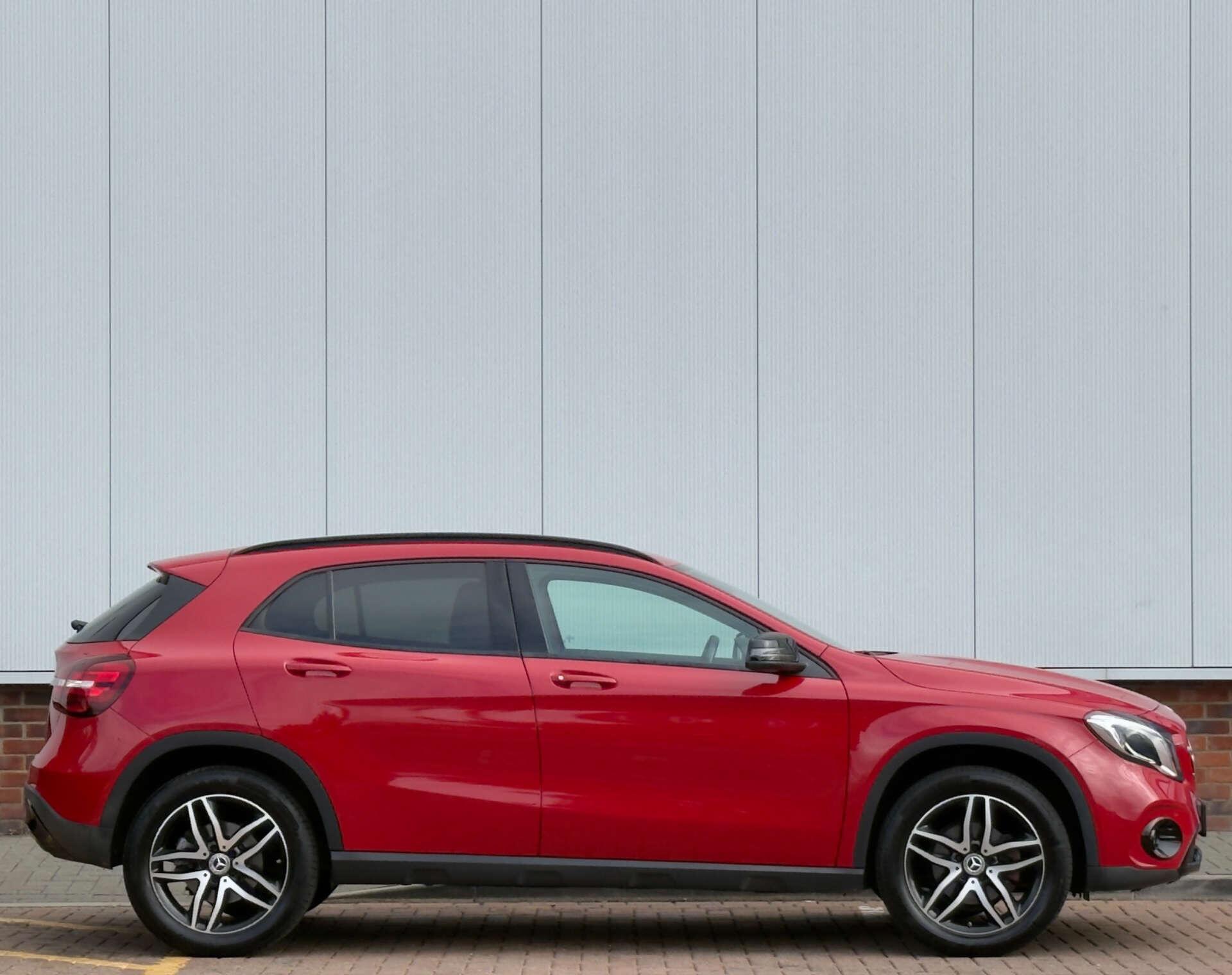 Mercedes-Benz GLA view 7