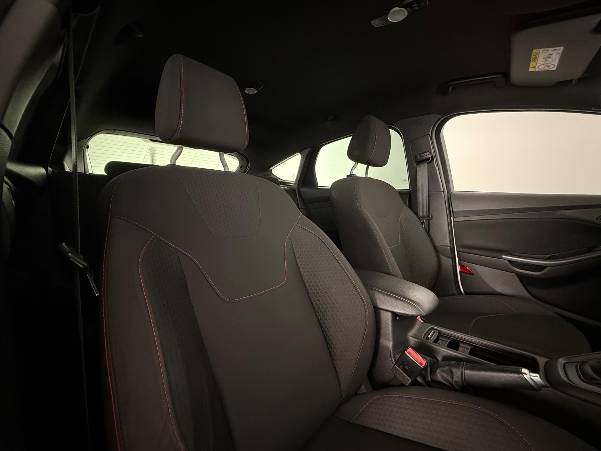 Ford Focus view 30