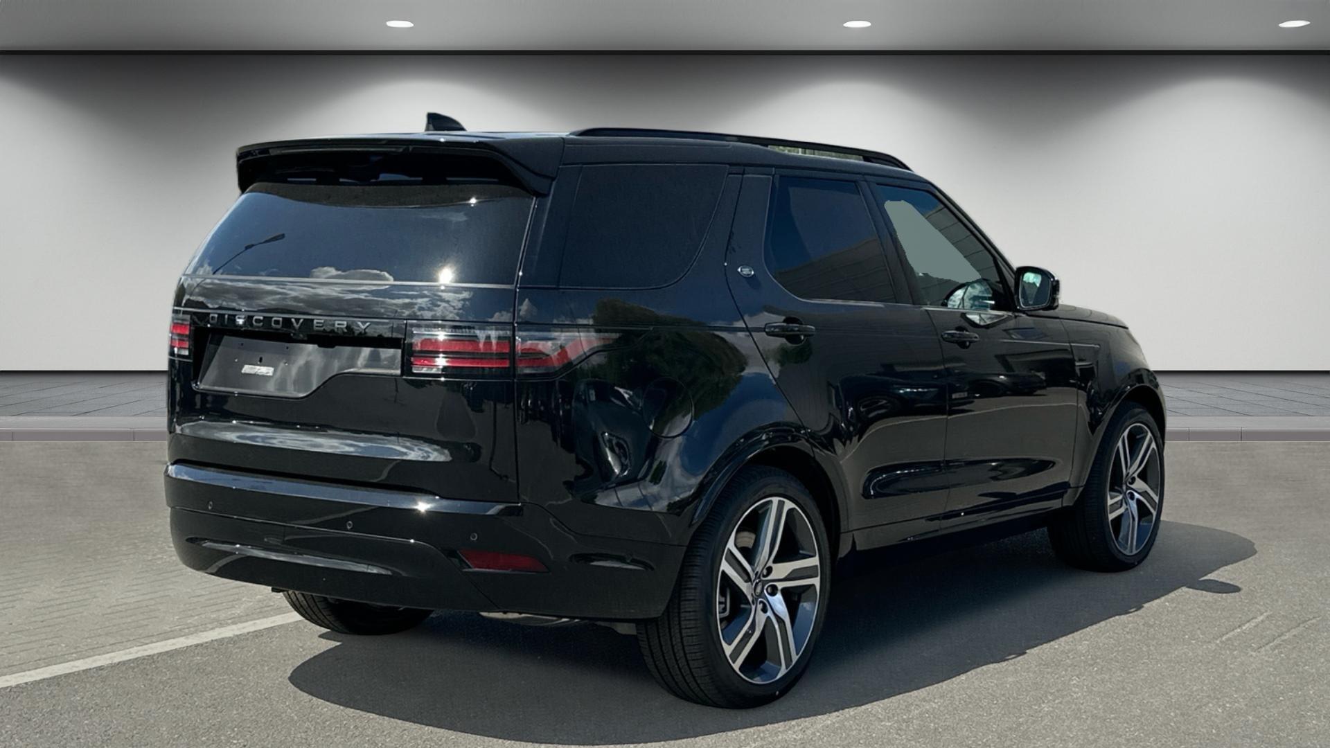 Land Rover Discovery view 3