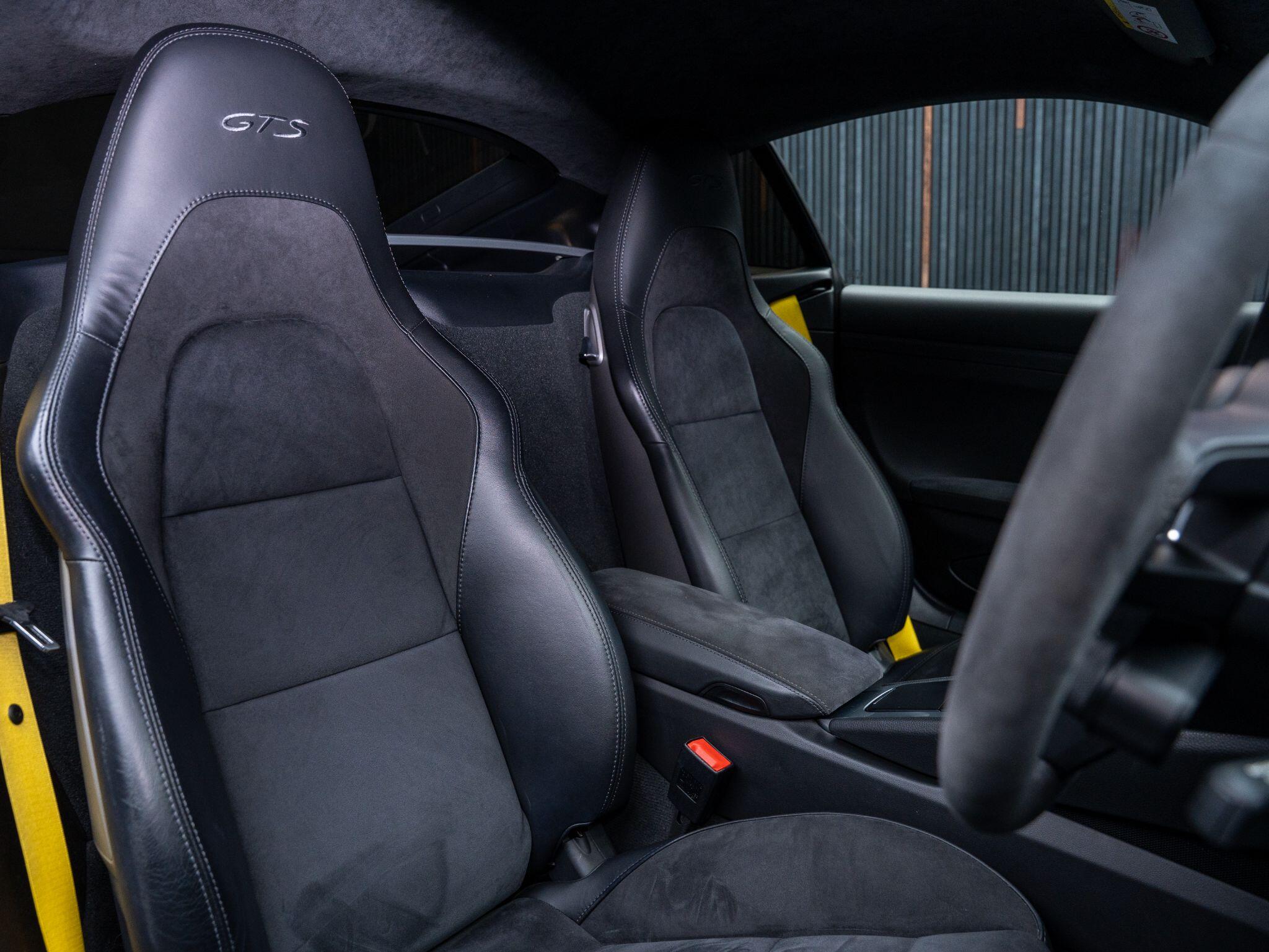 Porsche Cayman view 12