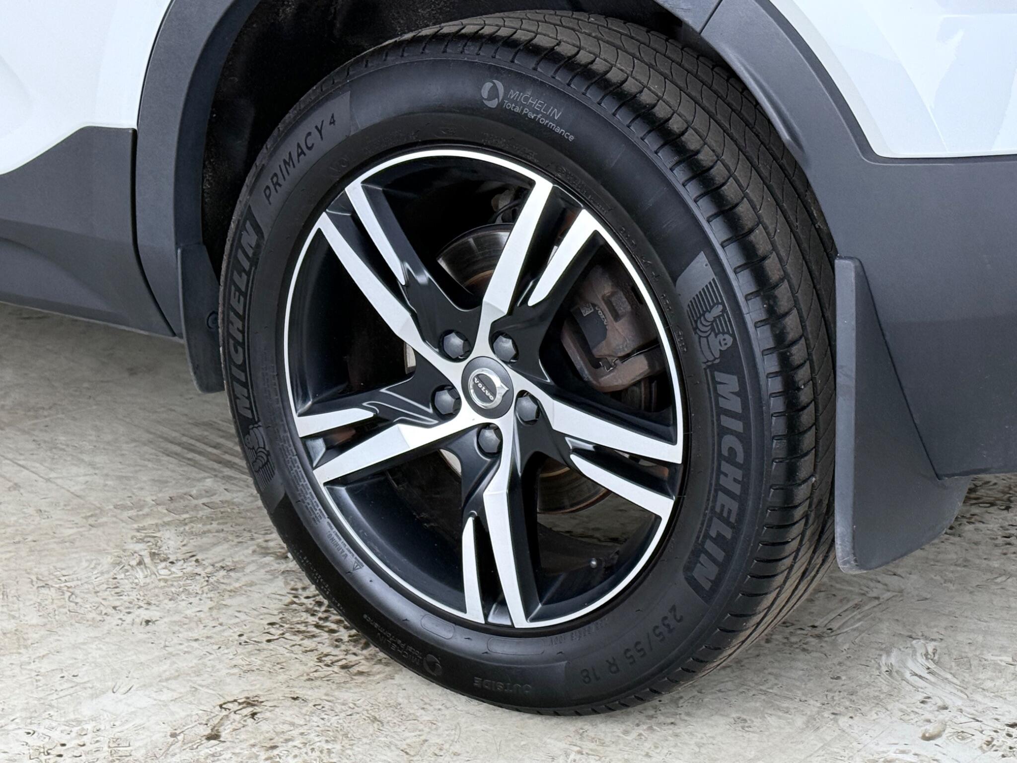 Volvo XC40 view 9
