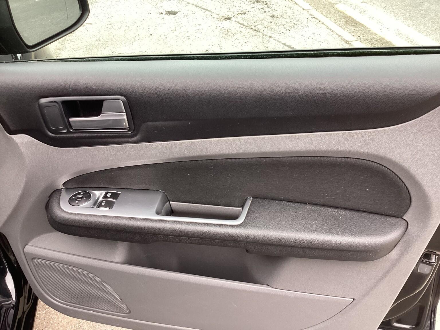 Ford Focus view 13