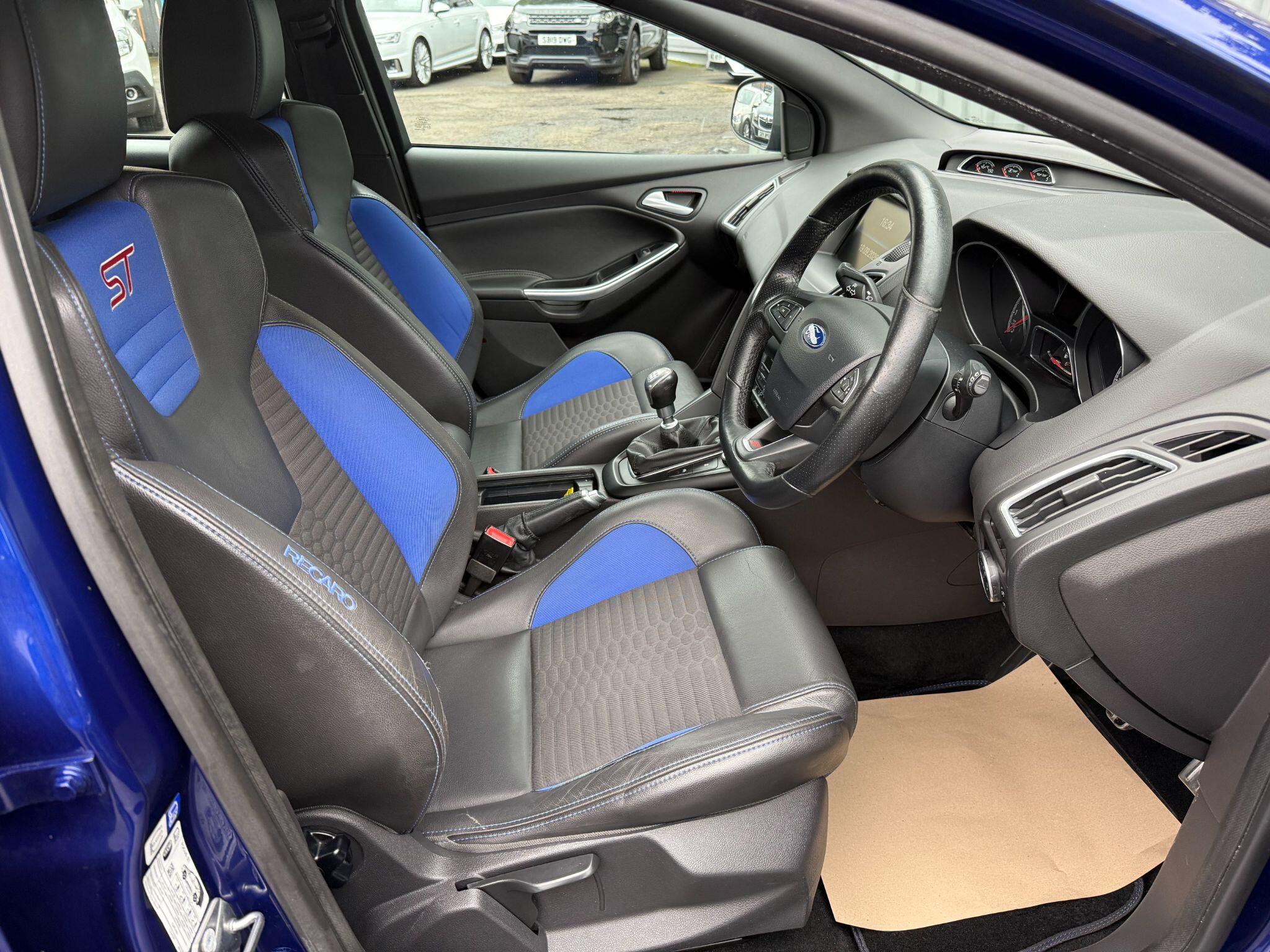 Ford Focus view 15