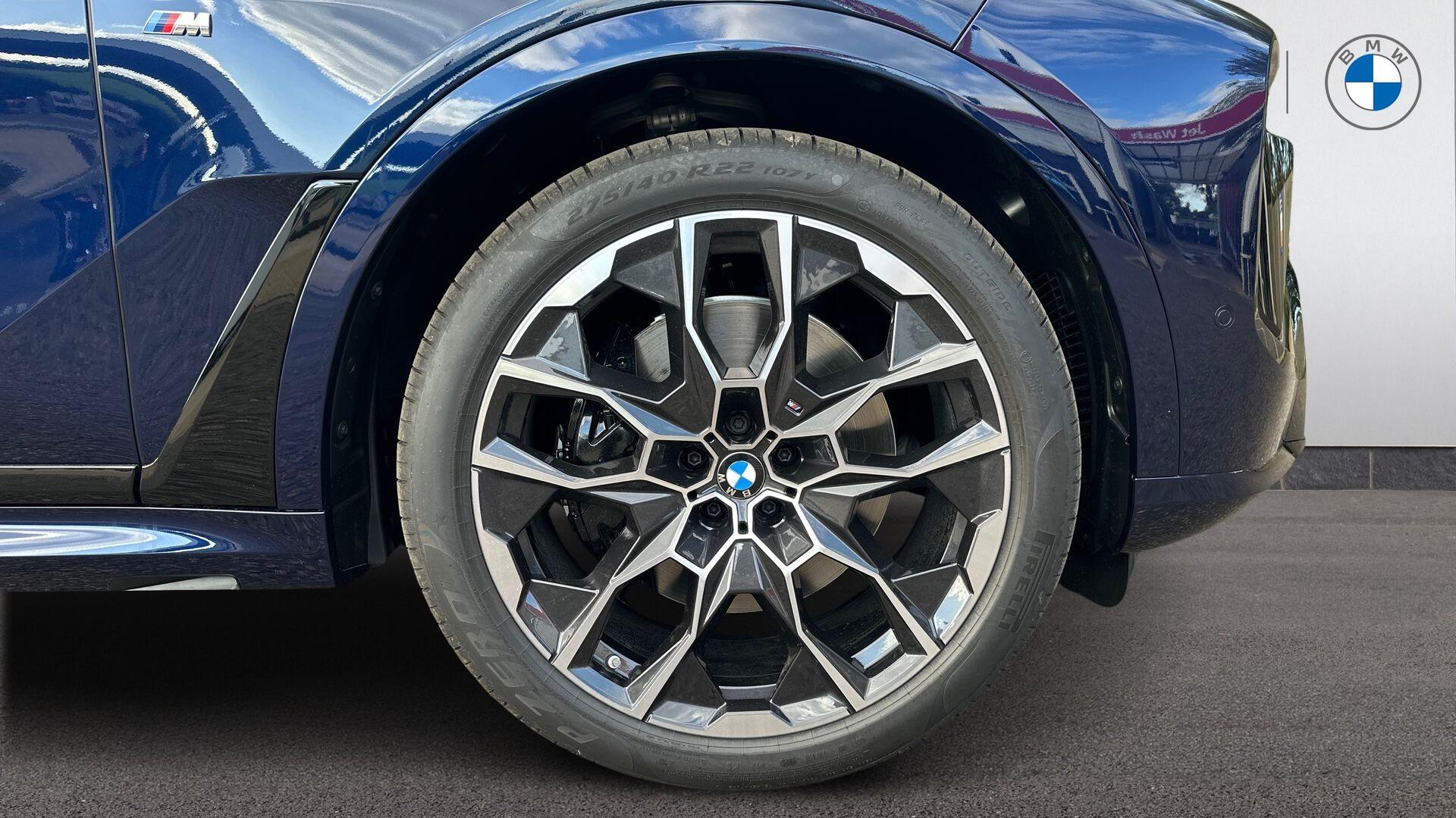 BMW X7 view 14