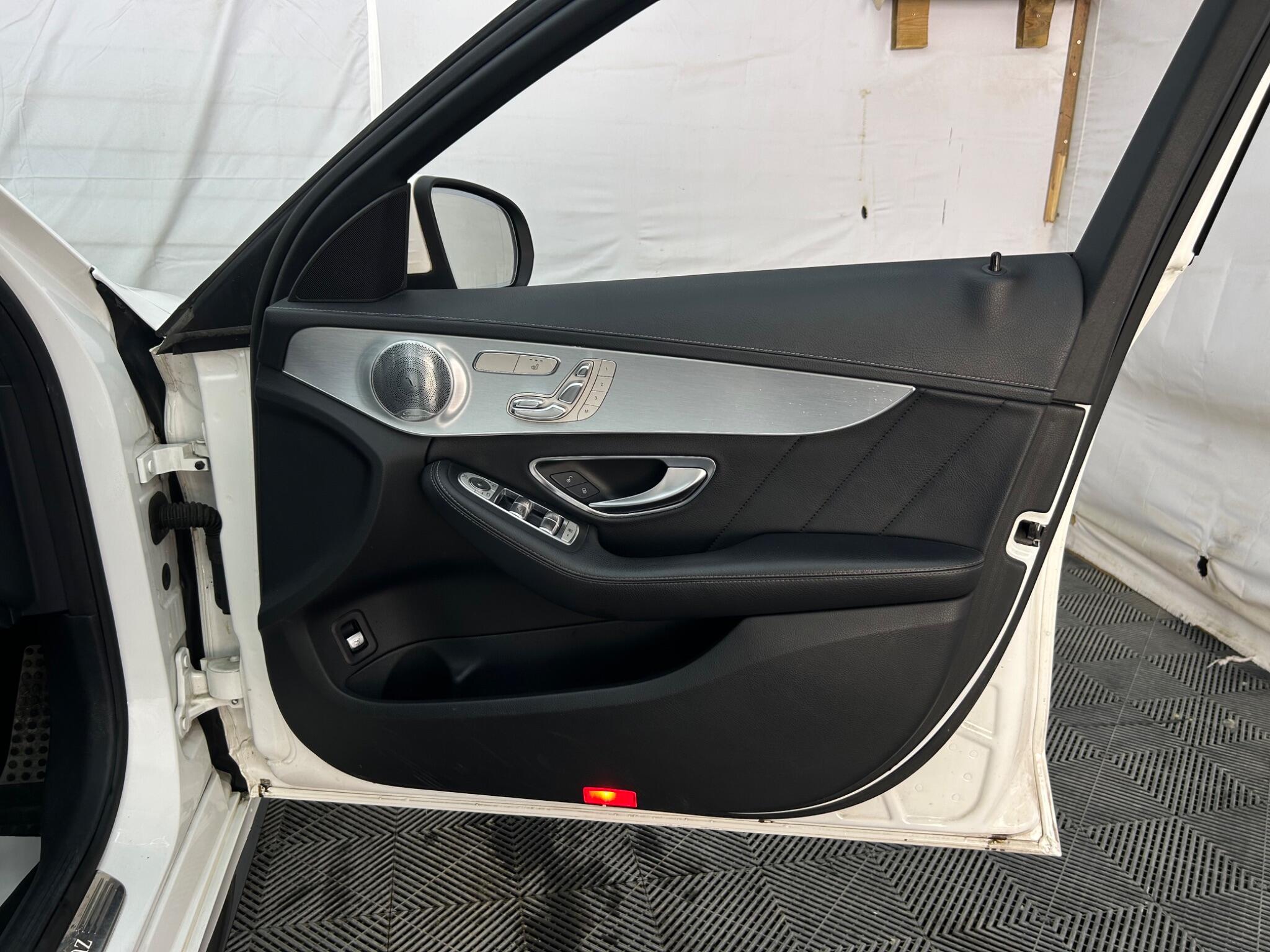 Mercedes-Benz C Class view 30