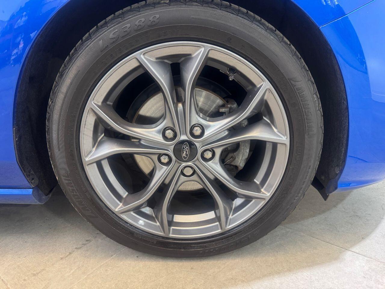 Ford Focus view 17