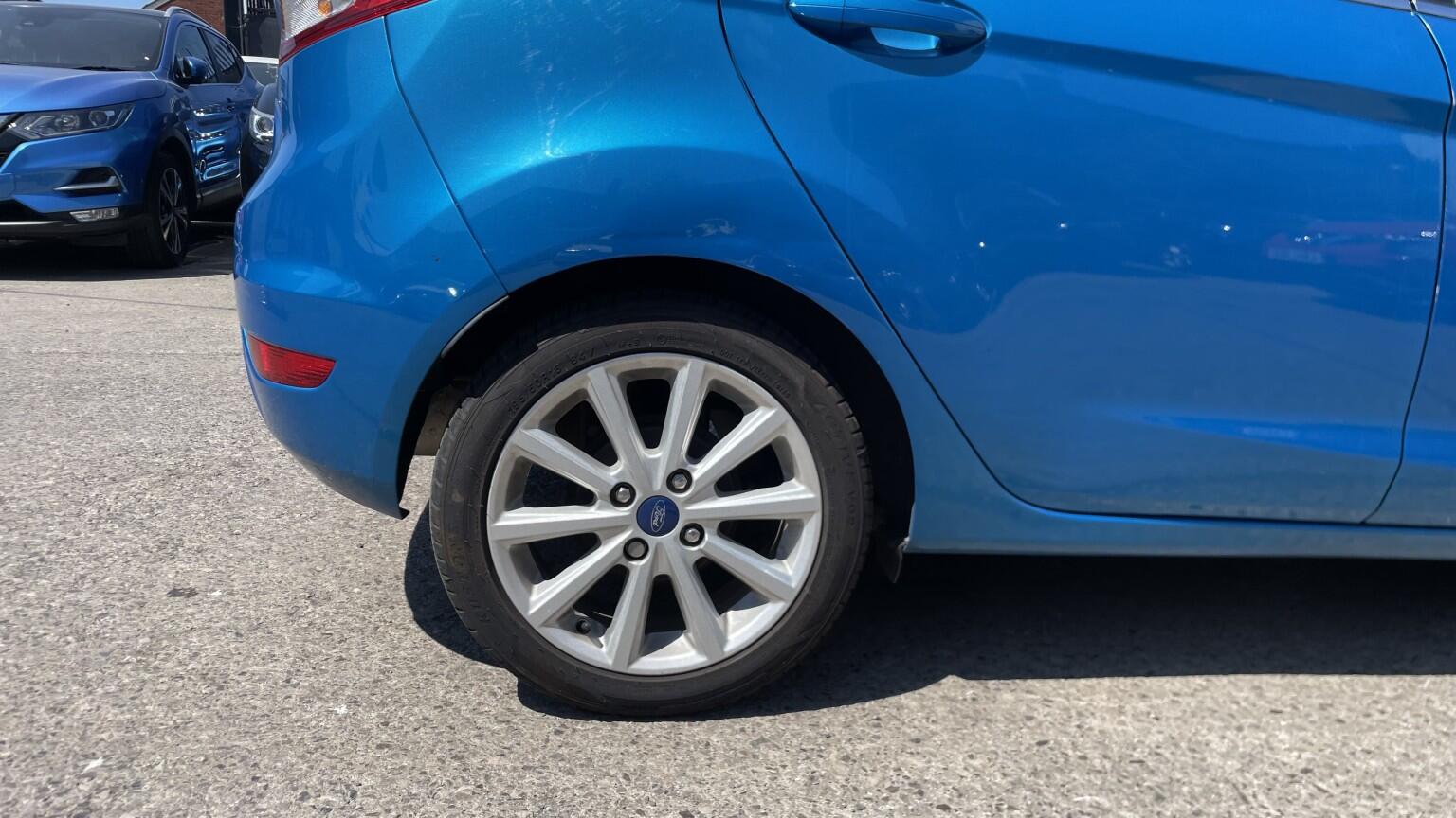 Ford Fiesta view 49