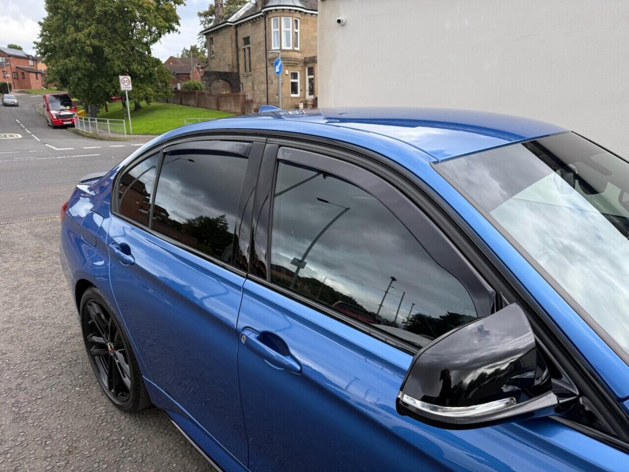 BMW 3 Series view 14