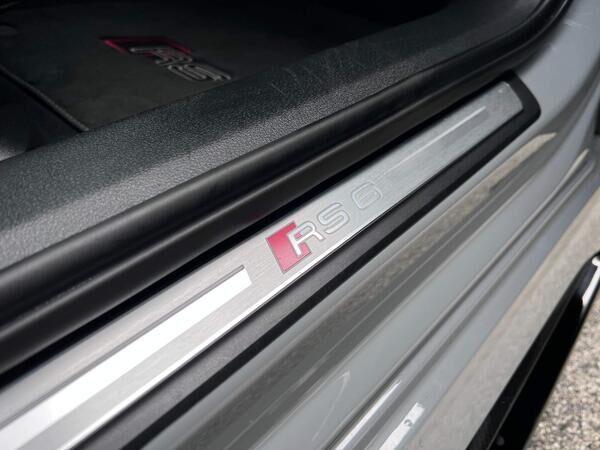 Audi RS6 Avant view 58