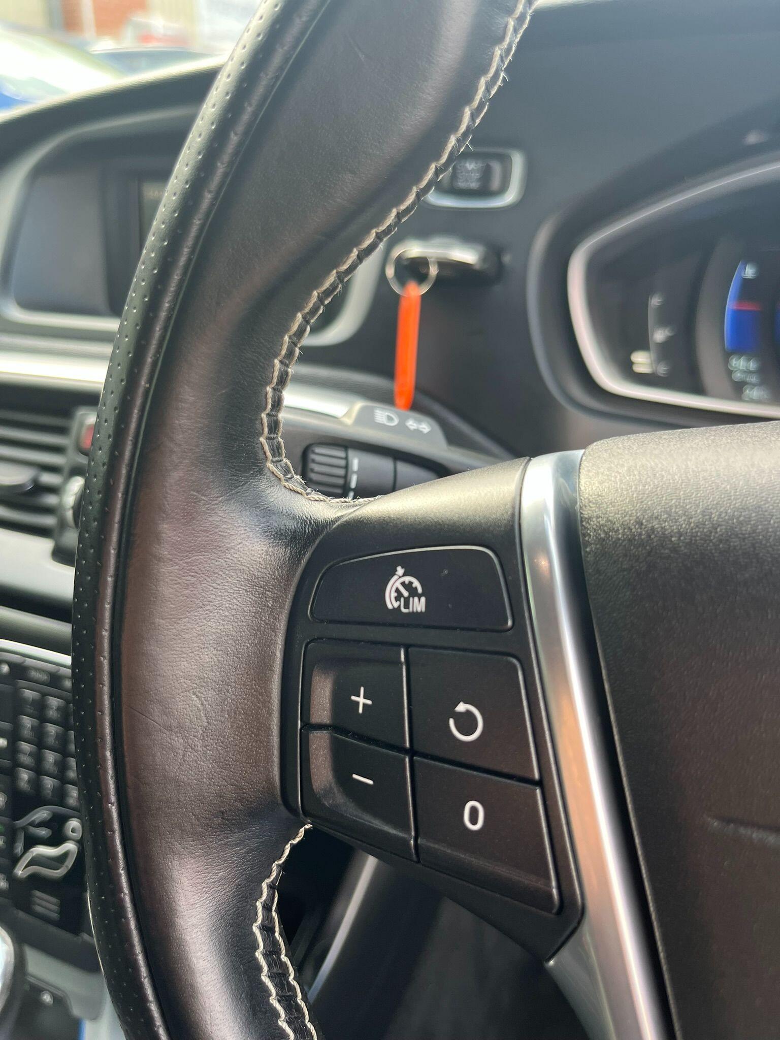 Volvo V40 view 17