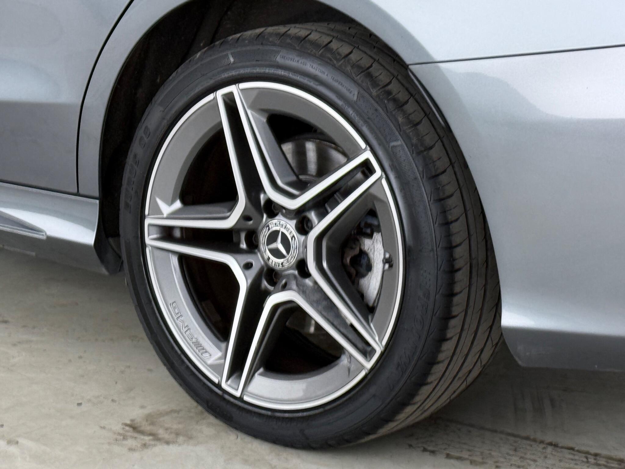 Mercedes-Benz C-Class view 9