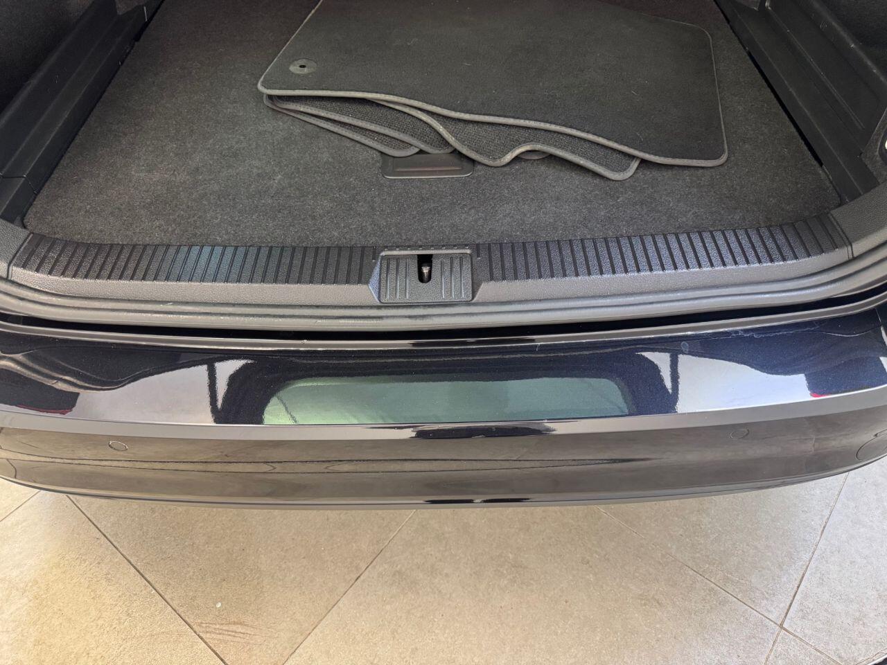 Volkswagen Passat view 51