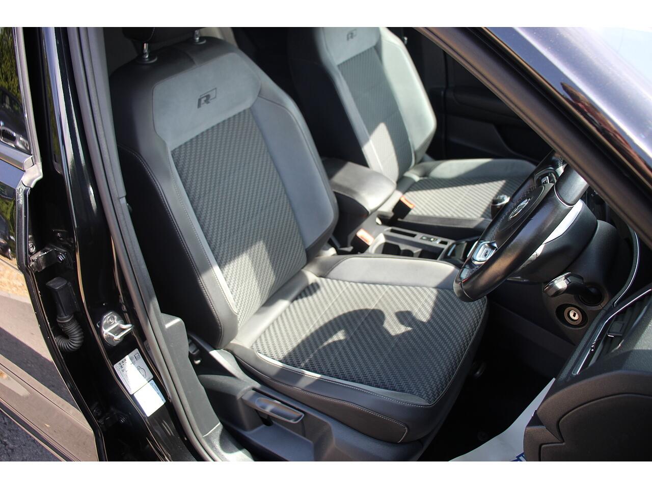 Volkswagen T-Roc view 14