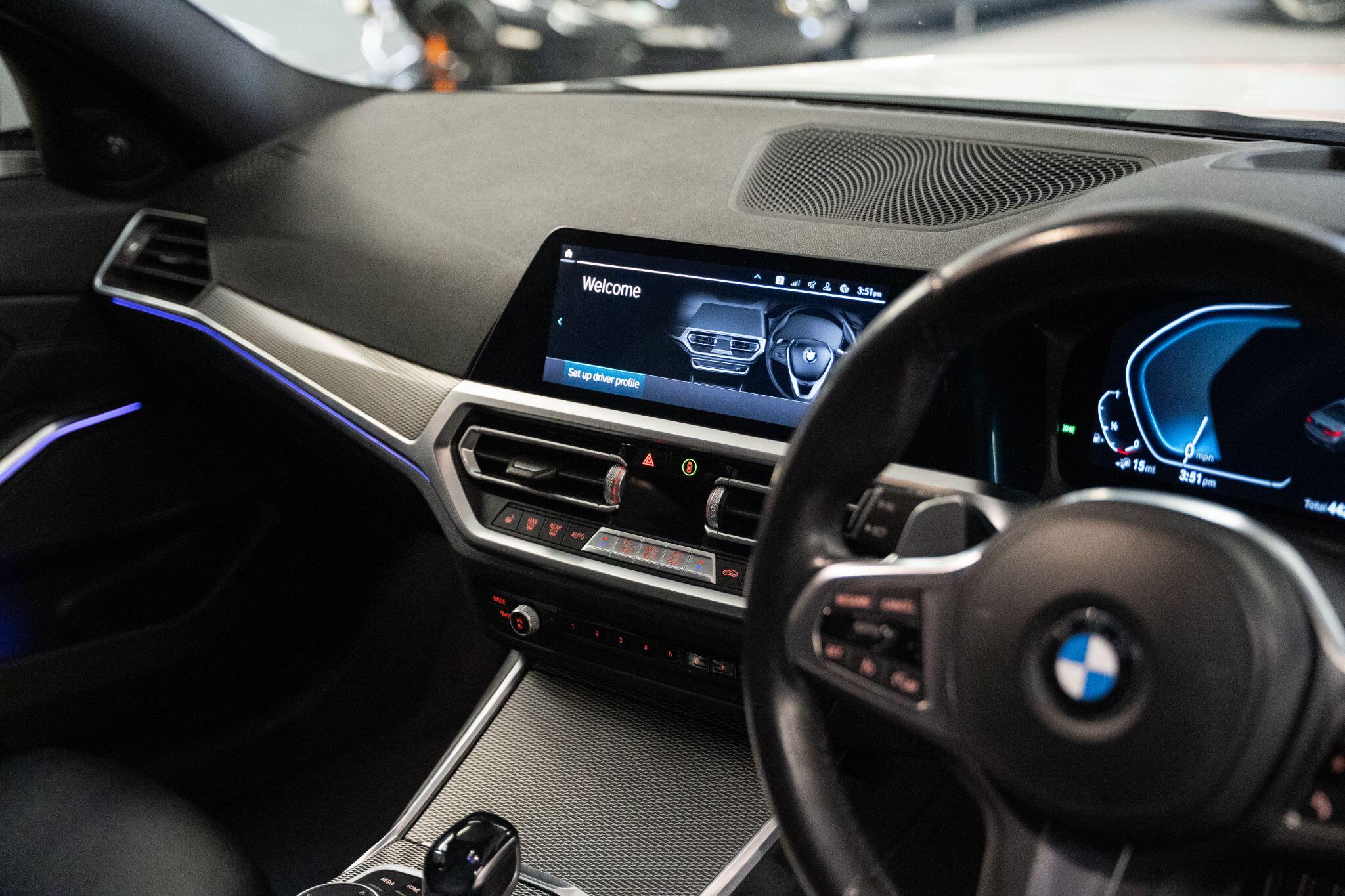 BMW 3 Series view 22